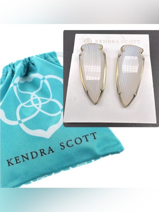 Kendra Scott Jewelry - NWT [Kendra Scott] Kathryn Large Stud Geometric Earrings in White Banded Agate